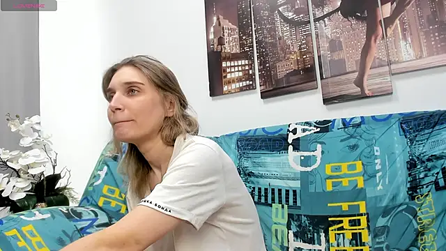 Snapshot of Tenderly_Sophie chatting on 04/15/26, 01:23 Tenderly Sophie online show from 04/15/26, 01:23