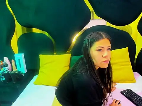 Gianna Johnson online show from 12/04/25, 02:32