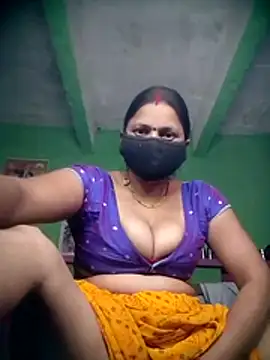 Snapshot of QRESABABY chatting on 11/10/25, 02:05 QRESABABY online show from 11/10/25, 02:05