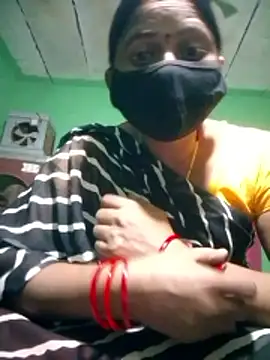 Snapshot of QRESABABY chatting on 11/28/25, 06:27 QRESABABY online show from 11/28/25, 06:27