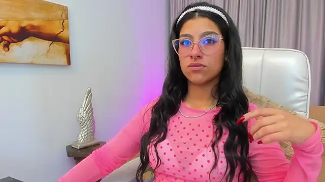 Snapshot of Claire_Aristizabal_ chatting on 11/21/25, 04:11 Claire Aristizabal online show from 11/21/25, 04:11