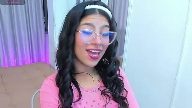 Snapshot of Claire_Aristizabal_ chatting on 11/29/25, 08:23 Claire Aristizabal online show from 11/29/25, 08:23