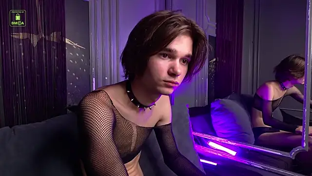 Snapshot of DavidLeatherhofff chatting on 11/17/25, 01:50 DavidLeatherhofff online show from 11/17/25, 01:50