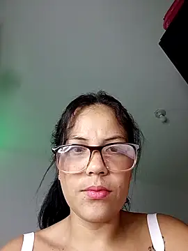 Snapshot of tattyHot95 chatting on 10/27/25, 08:57 tattyHot95 online show from 10/27/25, 08:57