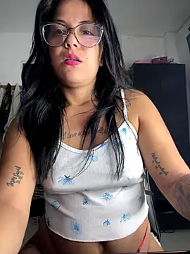 Snapshot of tattyHot95 chatting on 12/22/25, 12:29 tattyHot95 online show from 12/22/25, 12:29