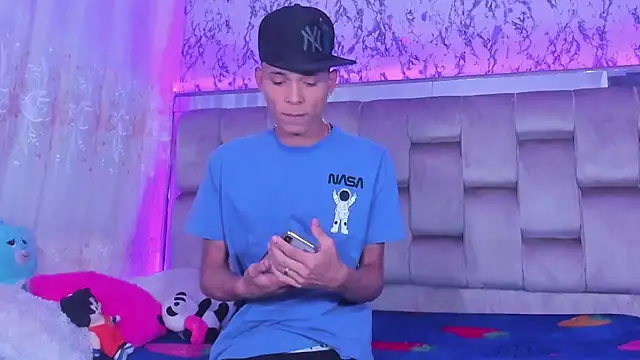 boyswantingplay online show from 11/13/25, 04:44