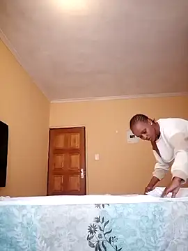 yummy-caramel online show from 03/12/26, 10:21