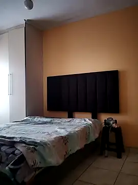 yummy-caramel online show from 04/01/26, 08:48