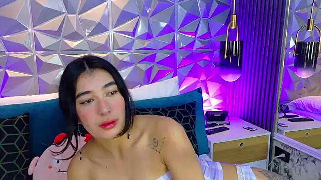 Snapshot of AdelineJhones chatting on 06/26/26, 02:54 AdelineJhones online show from 06/26/26, 02:54