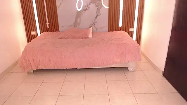 rosselyn  online show from 11/22/25, 07:35