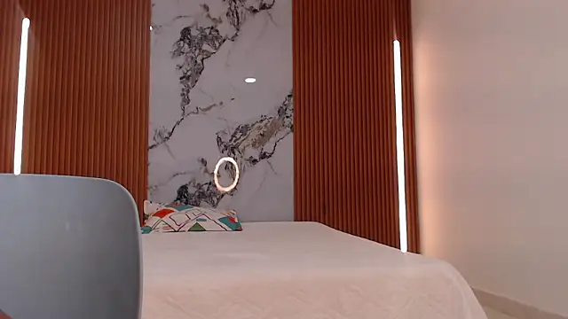 rosselyn  online show from 02/09/26, 12:31