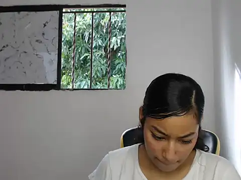 Snapshot of emily_stars1 chatting on 11/25/25, 08:09 emily stars1 online show from 11/25/25, 08:09