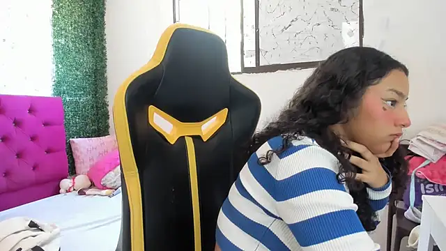 Snapshot of emily_stars1 chatting on 01/19/26, 04:11 emily stars1 online show from 01/19/26, 04:11