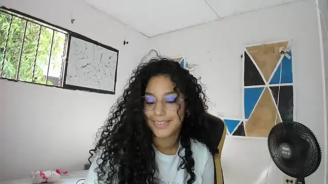 Snapshot of emily_stars1 chatting on 03/05/26, 08:05 emily stars1 online show from 03/05/26, 08:05