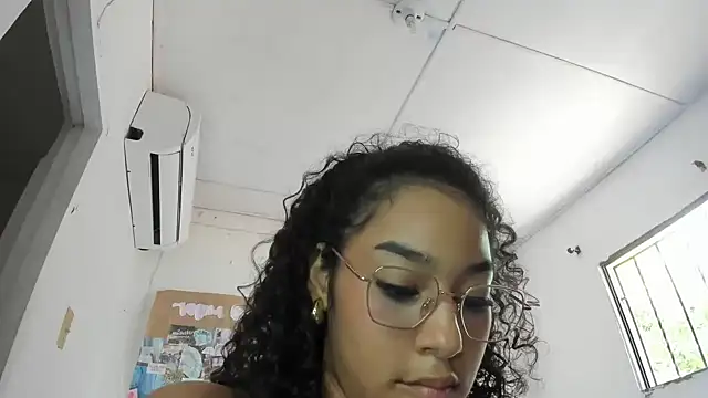 Snapshot of emily_stars1 chatting on 03/14/26, 06:13 emily stars1 online show from 03/14/26, 06:13