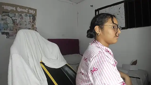 Snapshot of emily_stars1 chatting on 03/17/26, 07:23 emily stars1 online show from 03/17/26, 07:23