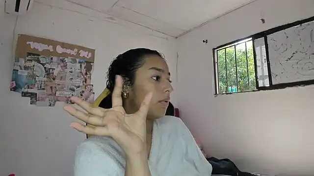 Snapshot of emily_stars1 chatting on 03/17/26, 07:28 emily stars1 online show from 03/17/26, 07:28