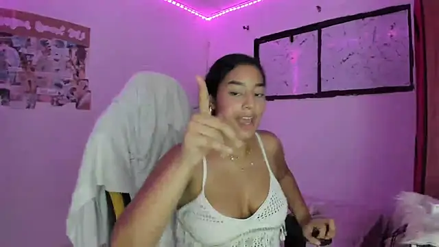 Snapshot of emily_stars1 chatting on 03/21/26, 04:39 emily stars1 online show from 03/21/26, 04:39