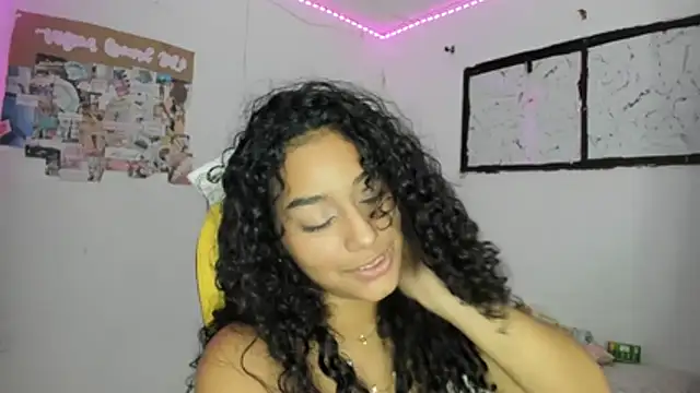 Snapshot of emily_stars1 chatting on 03/22/26, 09:02 emily stars1 online show from 03/22/26, 09:02