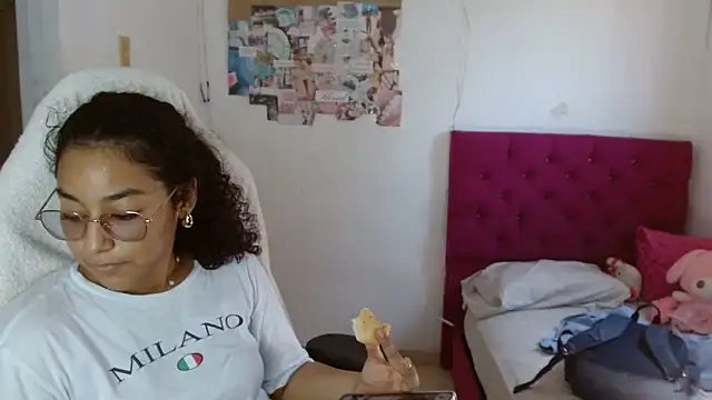 Snapshot of emily_stars1 chatting on 03/27/26, 07:35 emily stars1 online show from 03/27/26, 07:35