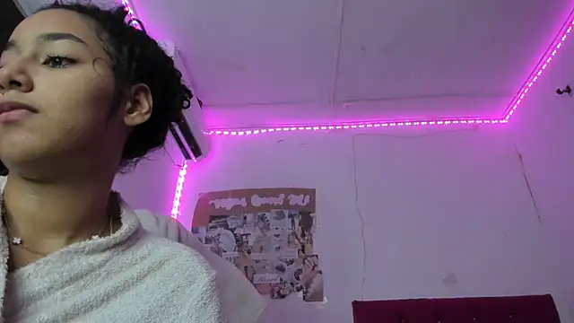 Snapshot of emily_stars1 chatting on 04/01/26, 05:30 emily stars1 online show from 04/01/26, 05:30