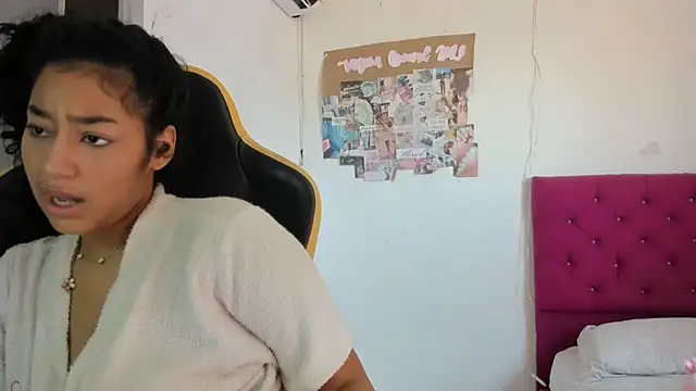 Snapshot of emily_stars1 chatting on 04/02/26, 06:49 emily stars1 online show from 04/02/26, 06:49