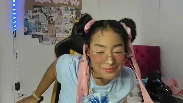 Snapshot of emily_stars1 chatting on 04/09/26, 07:41 emily stars1 online show from 04/09/26, 07:41