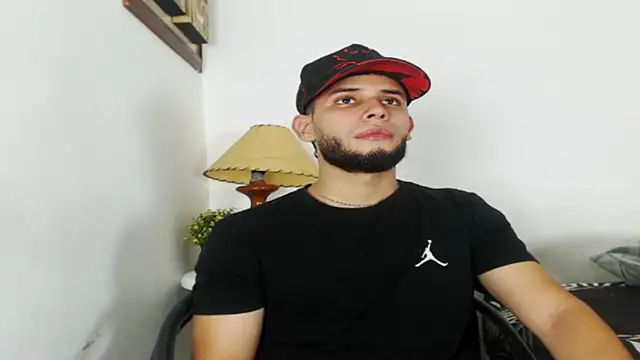 Snapshot of Maxcole_07 chatting on 10/31/25, 12:11 Maxcole 07 online show from 10/31/25, 12:11