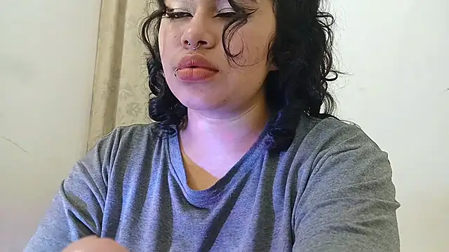 Snapshot of Magic_Alicee_ chatting on 11/13/25, 04:00 Magic Alicee online show from 11/13/25, 04:00