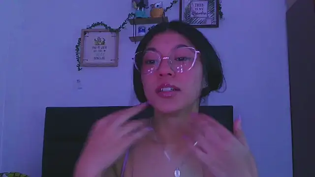 Snapshot of LissyM chatting on 11/22/25, 01:59 LissyM online show from 11/22/25, 01:59