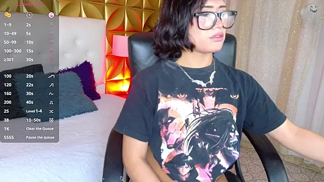 Velvet Sin  online show from 11/11/25, 12:32