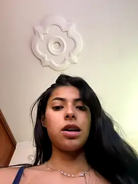 Snapshot of miadaviesx chatting on 11/14/25, 01:10 miadaviesx online show from 11/14/25, 01:10