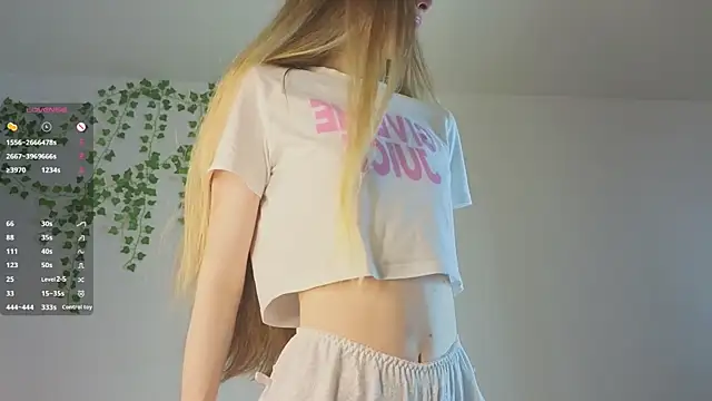 KissyCloud online show from 11/17/25, 08:20