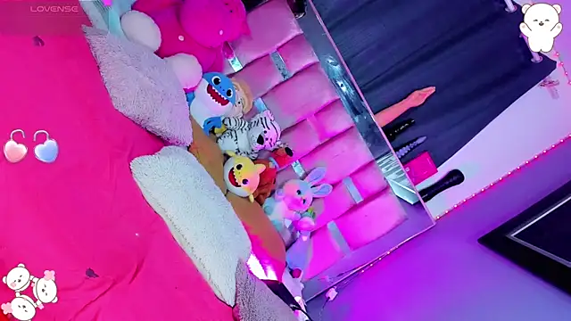 Zulema Zahirx online show from 11/28/25, 02:25