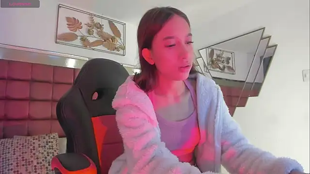 EmmaCarther online show from 11/23/25, 05:57