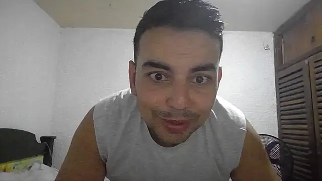 Snapshot of axel_jhones_ chatting on 11/04/25, 10:53 axel jhones online show from 11/04/25, 10:53