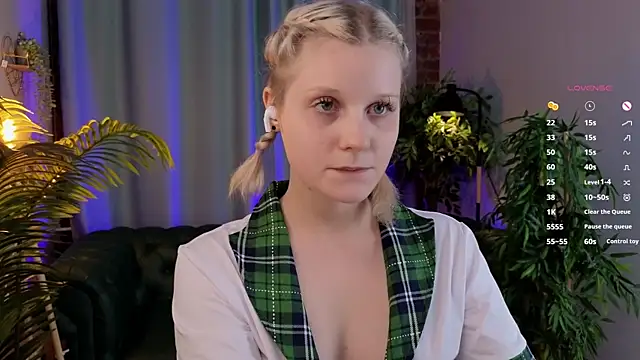 ShineJoan online show from 11/11/25, 11:05