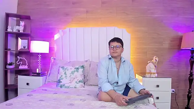 Snapshot of AmeliaConer_NovaBell chatting on 12/13/25, 08:25 AmeliaConer NovaBell online show from 12/13/25, 08:25