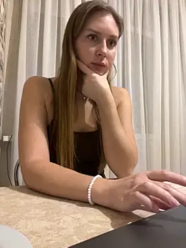 Snapshot of Elina1 chatting on 11/18/25, 04:22 Elina1 online show from 11/18/25, 04:22
