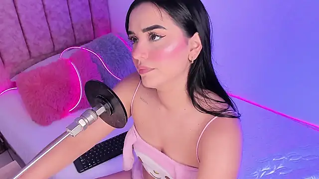Snapshot of laana_foxx chatting on 06/19/26, 12:26 laana foxx online show from 06/19/26, 12:26