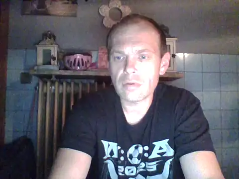 Snapshot of tommy3300 chatting on 10/22/25, 03:51 tommy3300 online show from 10/22/25, 03:51