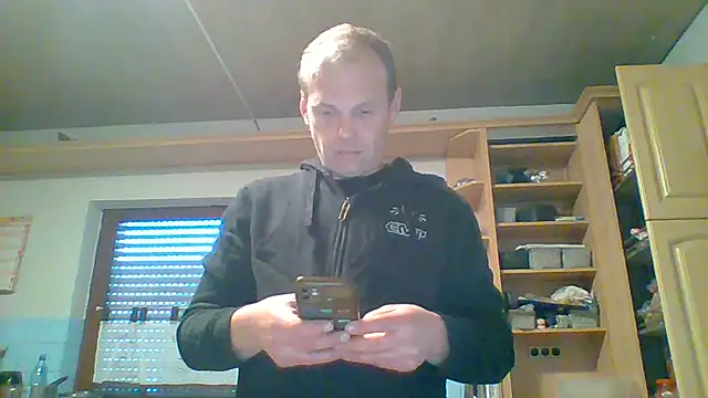 Snapshot of tommy3300 chatting on 10/31/25, 06:58 tommy3300 online show from 10/31/25, 06:58