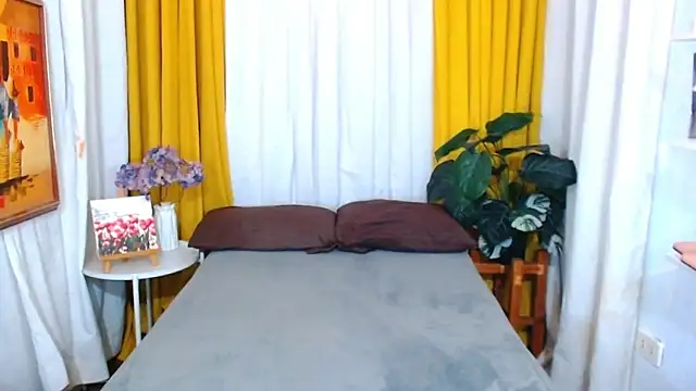 Snapshot of DianaFierce chatting on 11/19/25, 04:23 DianaFierce online show from 11/19/25, 04:23