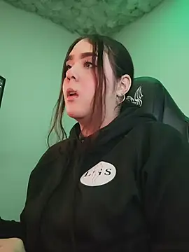 mirandahvelez online show from 10/22/25, 07:24