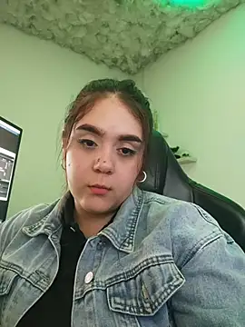 mirandahvelez online show from 10/24/25, 09:06