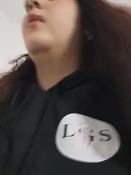 mirandahvelez online show from 10/25/25, 05:04