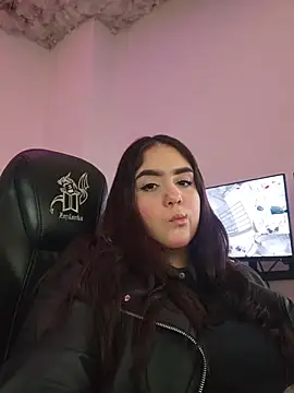 mirandahvelez online show from 10/28/25, 03:32