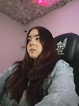 mirandahvelez online show from 12/02/25, 04:07