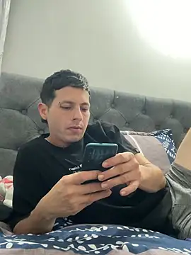 Yeison 8012 online show from 03/22/26, 04:49