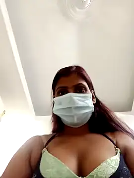 Snapshot of royalgirl321 chatting on 11/05/25, 02:39 royalgirl321 online show from 11/05/25, 02:39